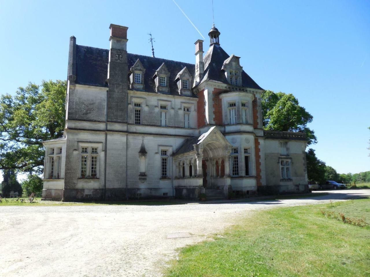 Chateau De La Redortiere Bed & Breakfast Mouzon  Bagian luar foto